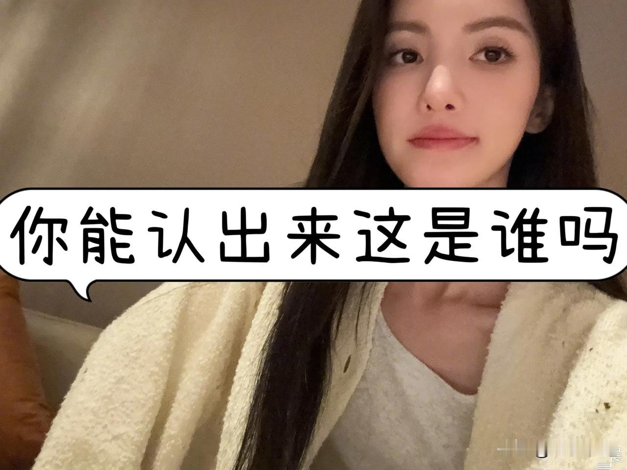 起猛了！金晨发的自拍，估计金晨都认不出来是谁吧。
7月17日晚，金晨在自己的社交