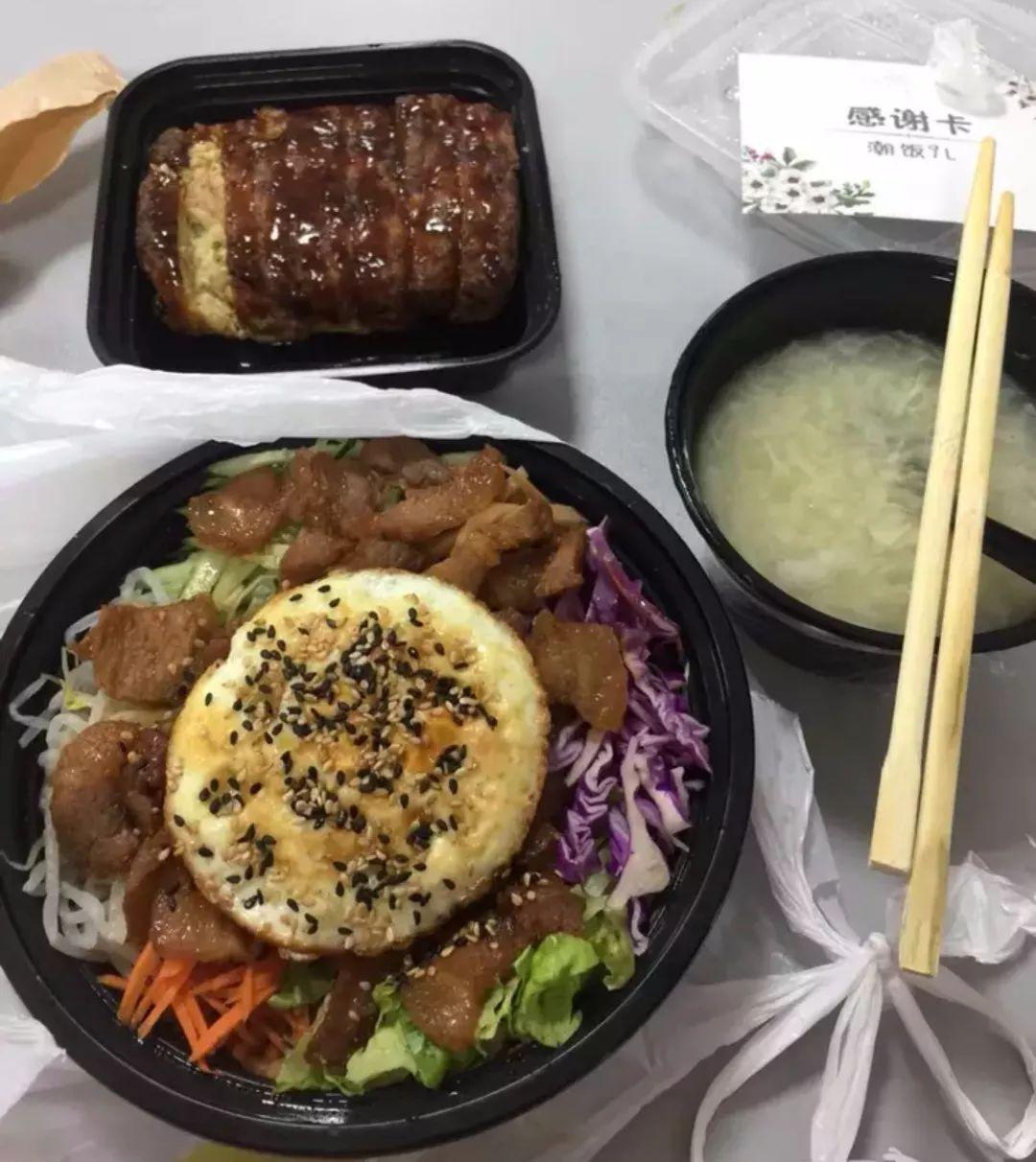 外卖订单暴跌？活该！
点个破外卖既要配送费，又要满30起送，还要2块包装费。到手