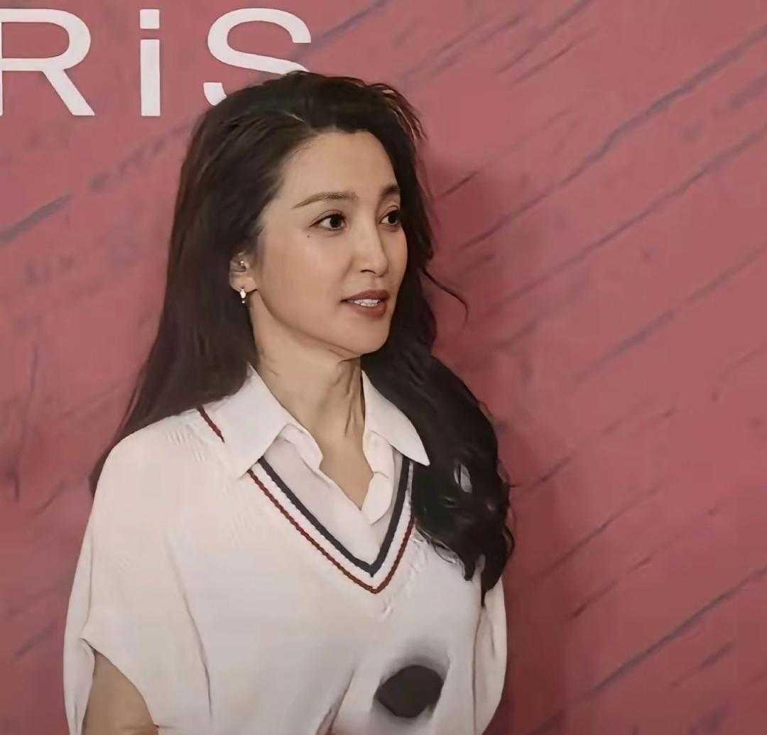 李冰冰肉眼可见的老了。