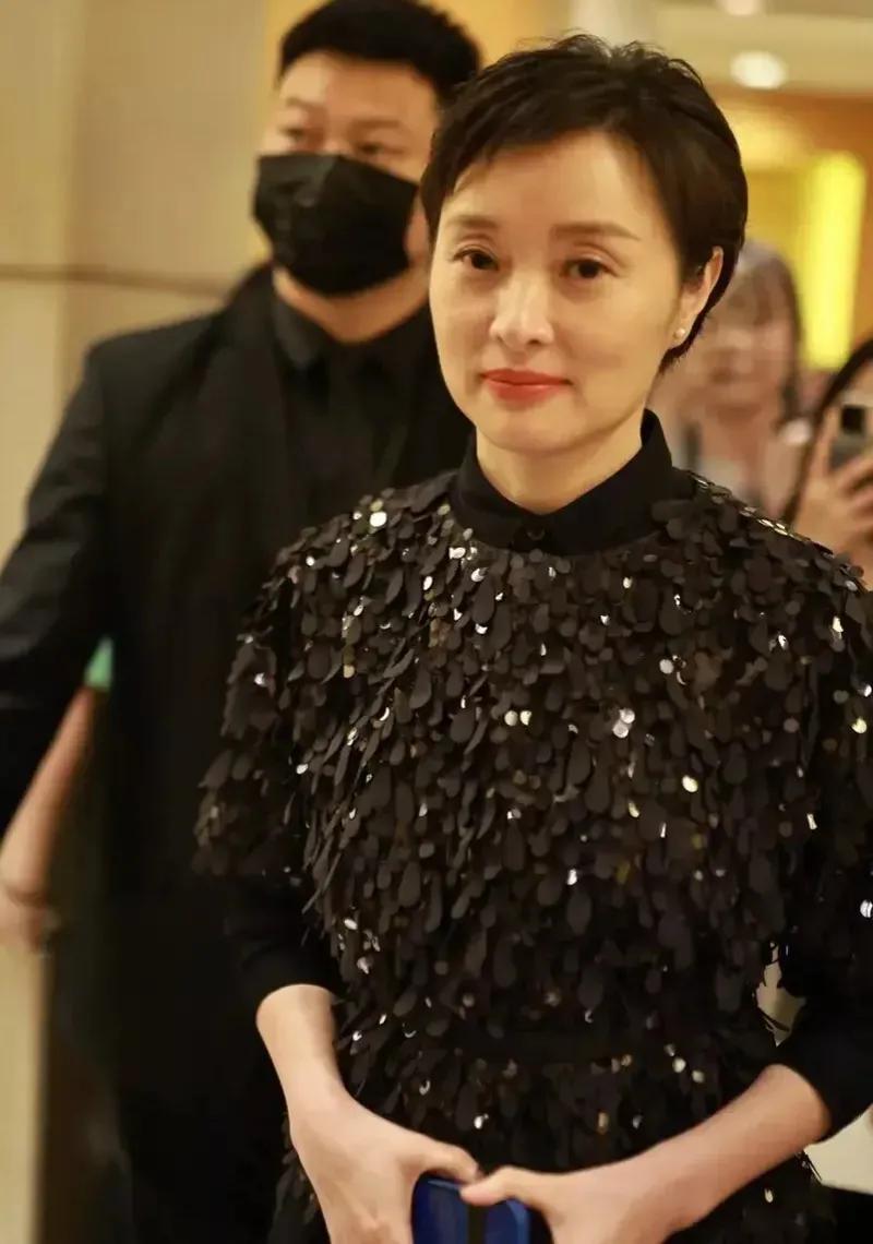 女演员吴越，深夜愤怒发文！

8月18日大半夜，知名演员吴越突然在社交平台发文，