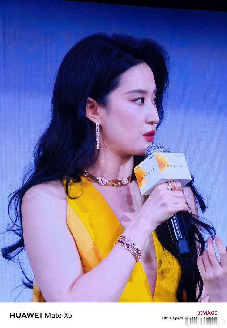 刘亦菲确实是我线下见过非常漂亮的女明星是非常非常健康的美，智界之夜她真的美翻了所