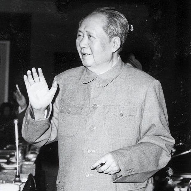 中国二十四史中，有两部书最负盛名。一部被鲁迅称为“史家之绝唱，无韵之离骚”，另一