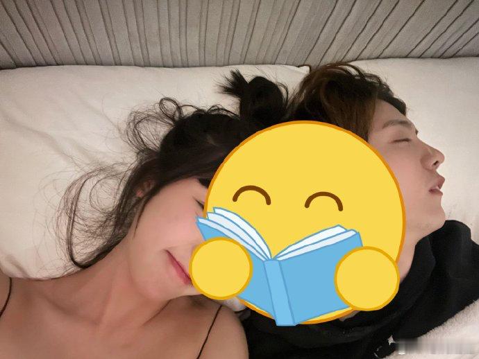 时隔几个月再一次看到司晓迪发这张照片，关注点竟然还是：为什么被曝床照的男艺人都是