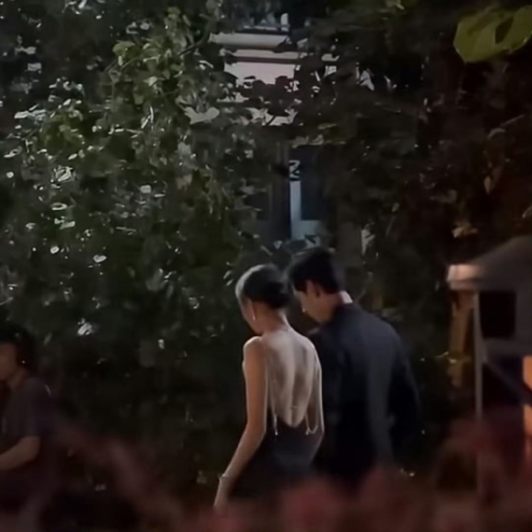 关晓彤背链 这身材一定会更美 更有线条感 