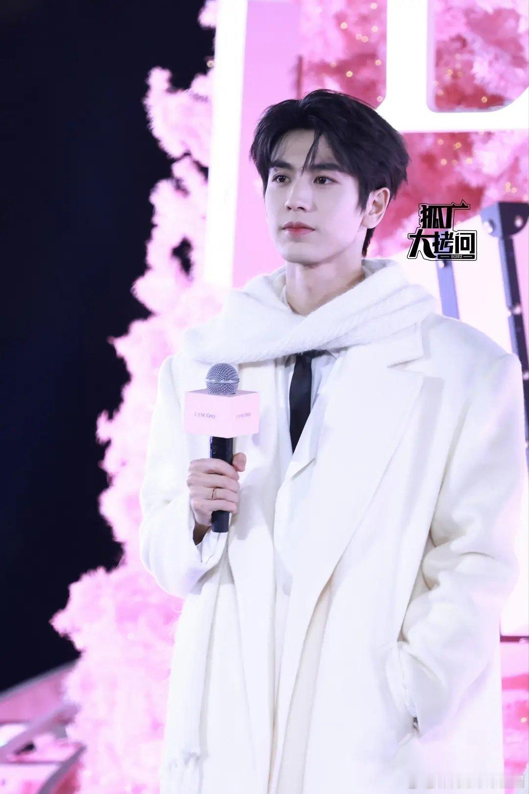 张凌赫在颜霸赛道是top级别的，是谁的冬日男友