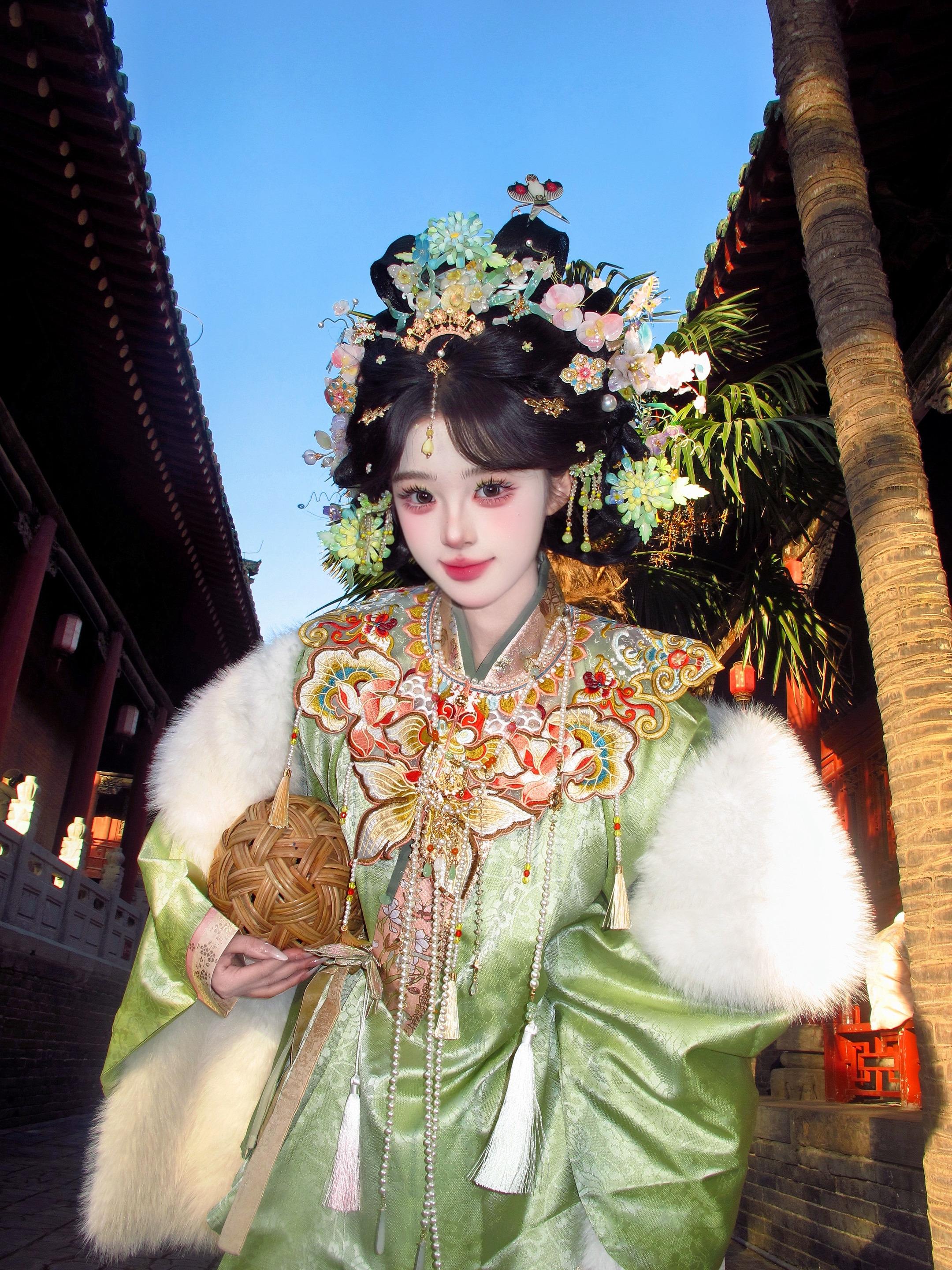 小扇 流萤 满园的笑语。回复