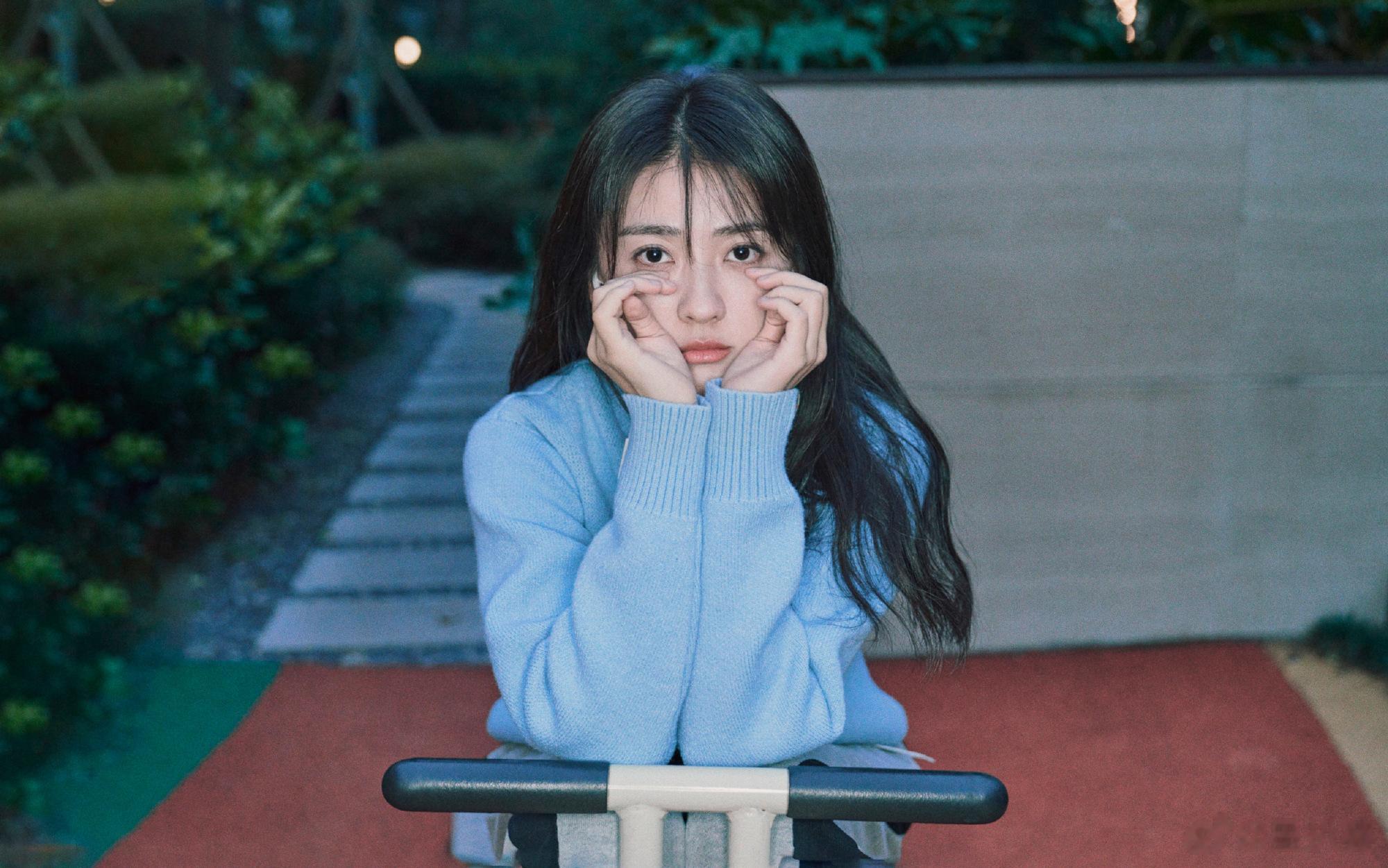 #梁洁的耳机分我一只##梁洁游乐园plog#梁洁游乐园plog好少女呀[赢牛奶]