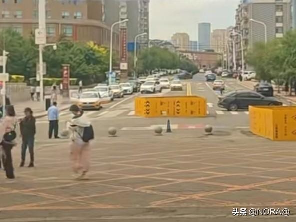 近日，吉林省长春市“满洲国”皇宫的大门前二、三百米处，一座百年石桥 —— 兴运桥