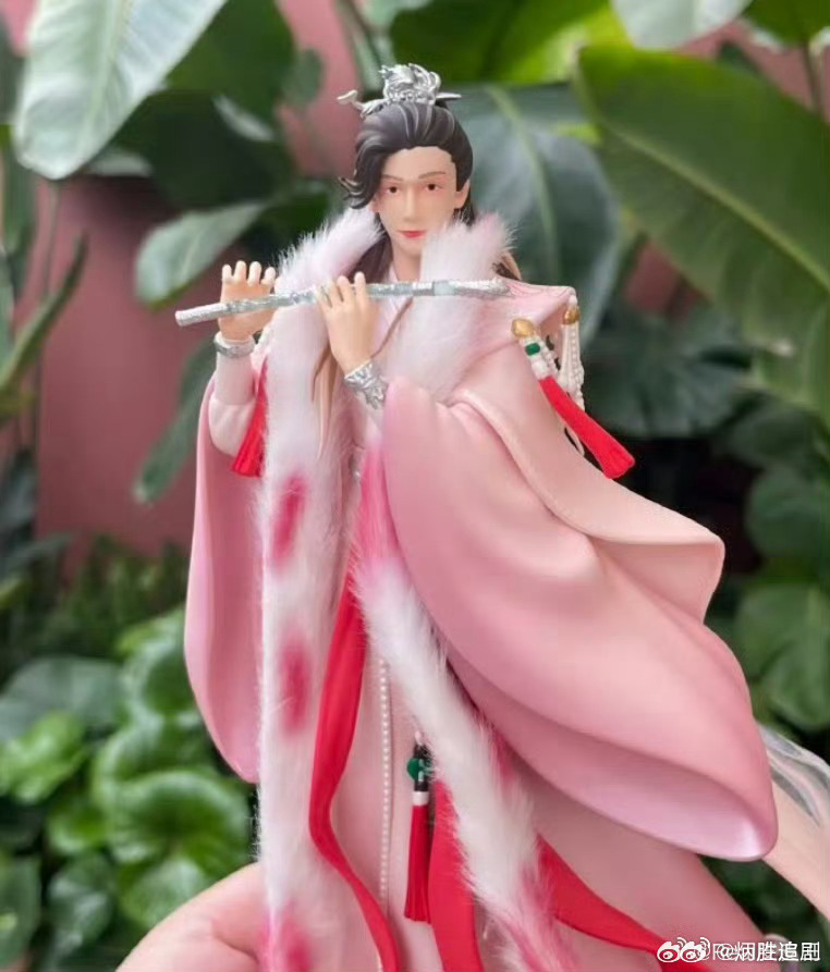 粉丝众筹200万做的罗云熙《水龙吟》唐俪辞手办发货后，引发粉丝集体不满，粉丝认为