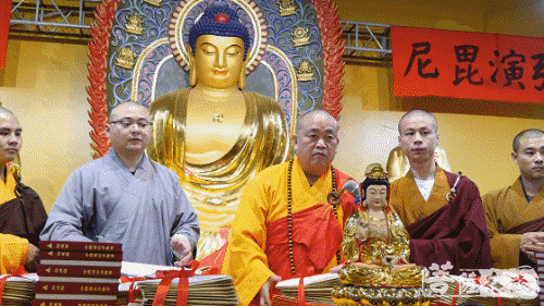 中国佛教协会对释永信戒牒予以注销 简单讲，就是注销他当和尚的身份证，以前是给别人