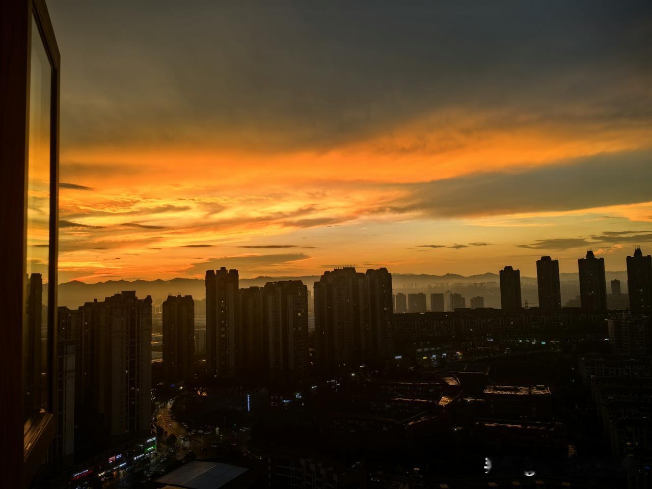 前几日，我们有个同事跟领导大吵一架，吵架的声音响彻整个单位。我感觉这个同事接下来