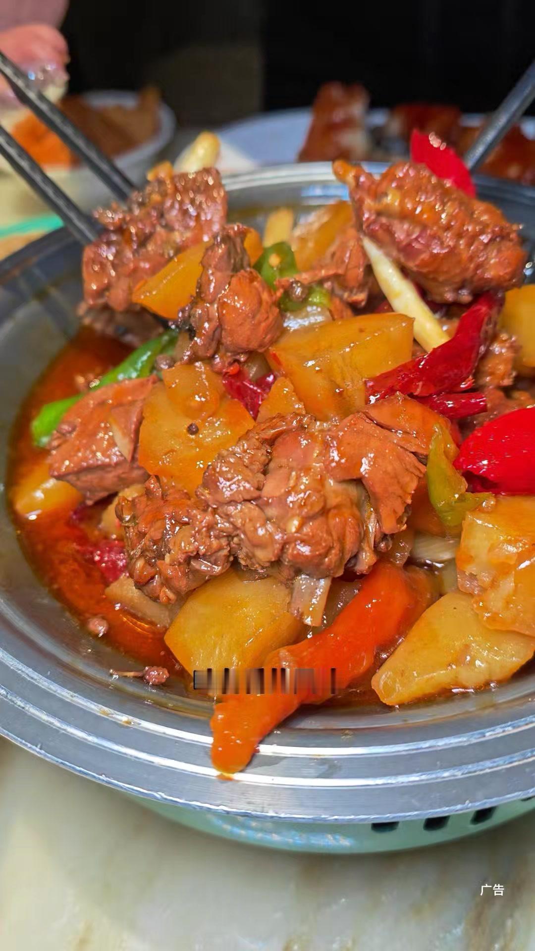 99元就能在吐鲁番吃到地道风味，性价比绝了！食材都是现点现做，看得到的新鲜。
