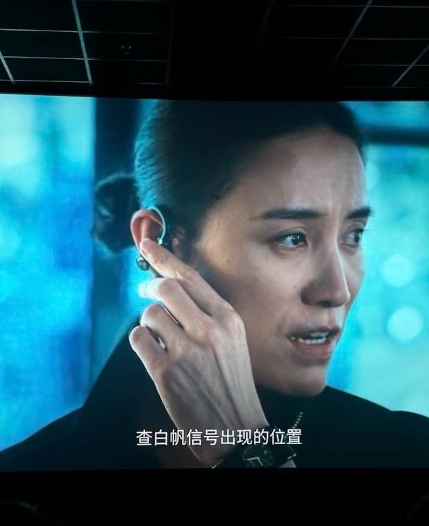 宋佳的手 谁懂

女明星瘦的都青筋暴露，不过宋佳本来就高所以手长腿长的。她真是越