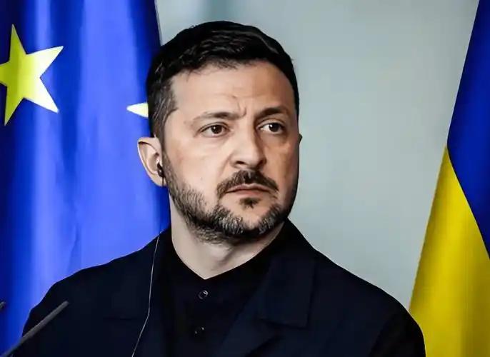 泽连斯基正在豪赌。
 
就在几天前，乌克兰总统泽连斯基签发了一道总统令，他将丹尼