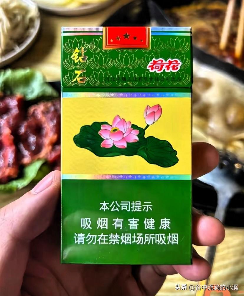 女婿第一次上门送了两条荷花烟，
我600一条卖了1200块！
本觉得闲置换现挺划