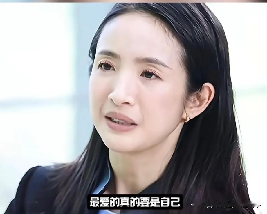 恰恰相反，听完林依晨的采访，我才觉得原来她是幸福的，之前看娱乐报道说她婚姻不幸福