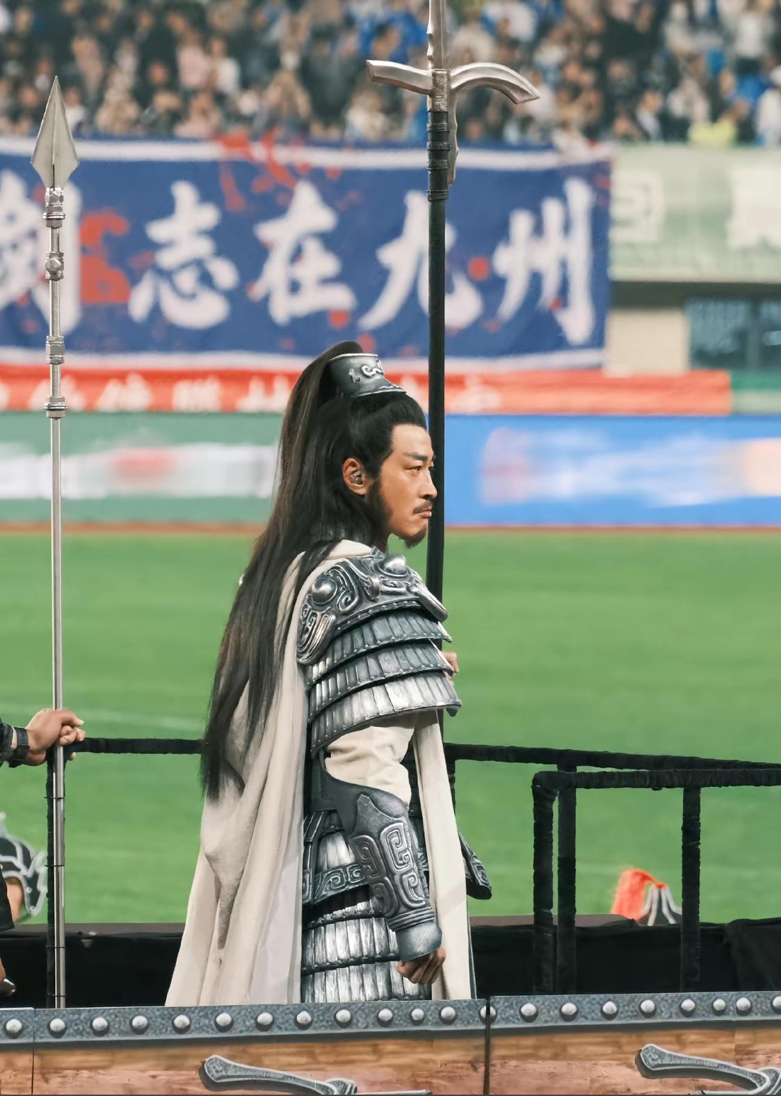 穿老戏服走穴这个赛道，何润东的西楚霸王无人能及。上了岁数的项羽风采依旧，还多了几