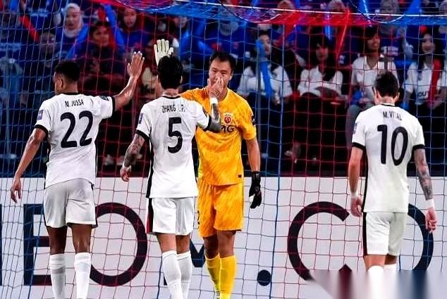 一场球，被人家轰了48脚射门。
48脚啊！这是踢足球还是搞射击训练？
结果呢？0