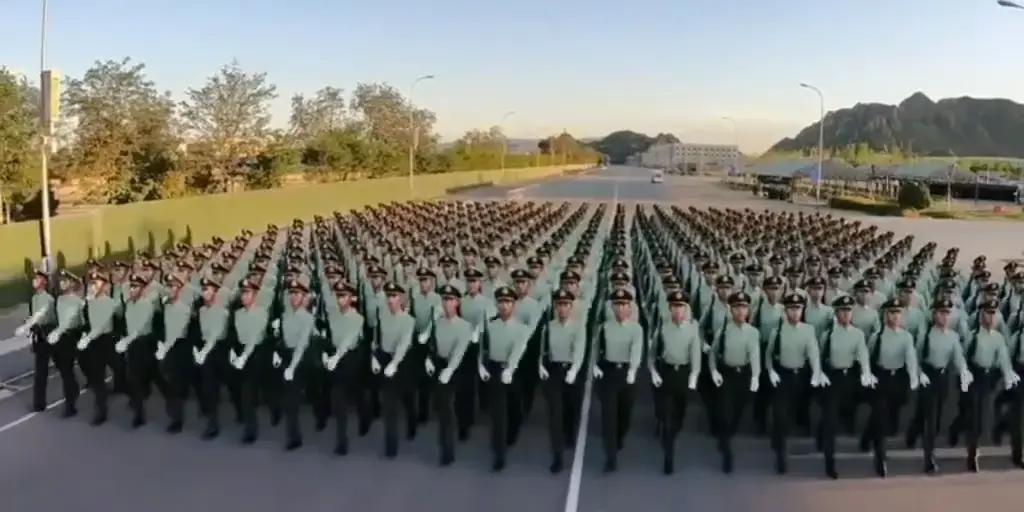 2026年新年刚过，全军各部队就已经吹响实战化练兵集结号，训练场上那股狠劲儿直接