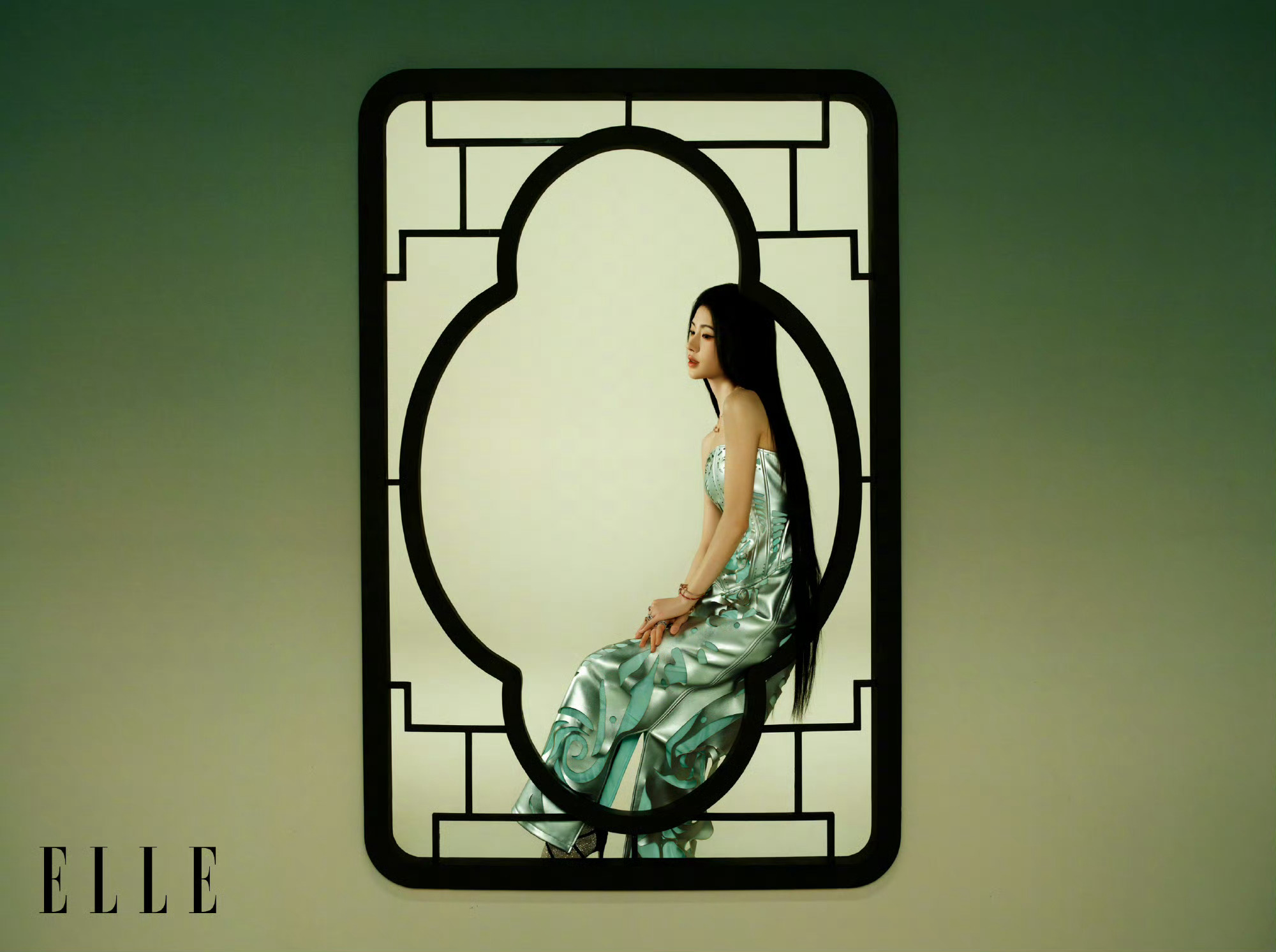 鞠婧祎ELLE四月刊杂志封面来了！！！拍的太美了好惊艳的一组大片，时尚力拉满👍
