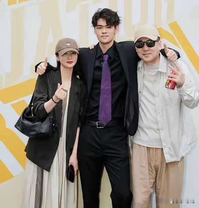 建斌，太骄傲了！
​6月18日，陈建斌开心到脸上的褶子都藏不住，因为他和蒋勤勤的