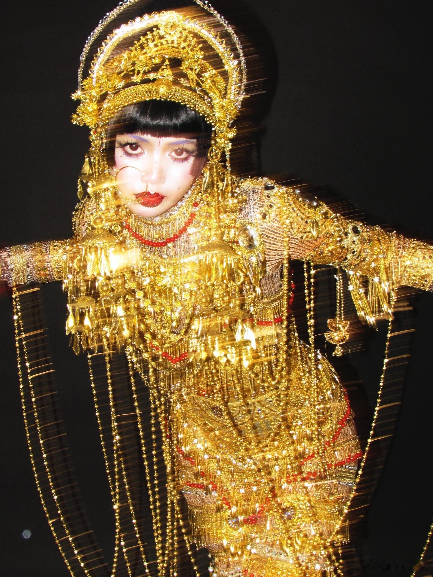 我靠！Lisa ins更新！太诡异了，我可能泰国恐怖片看多了。 ​​​