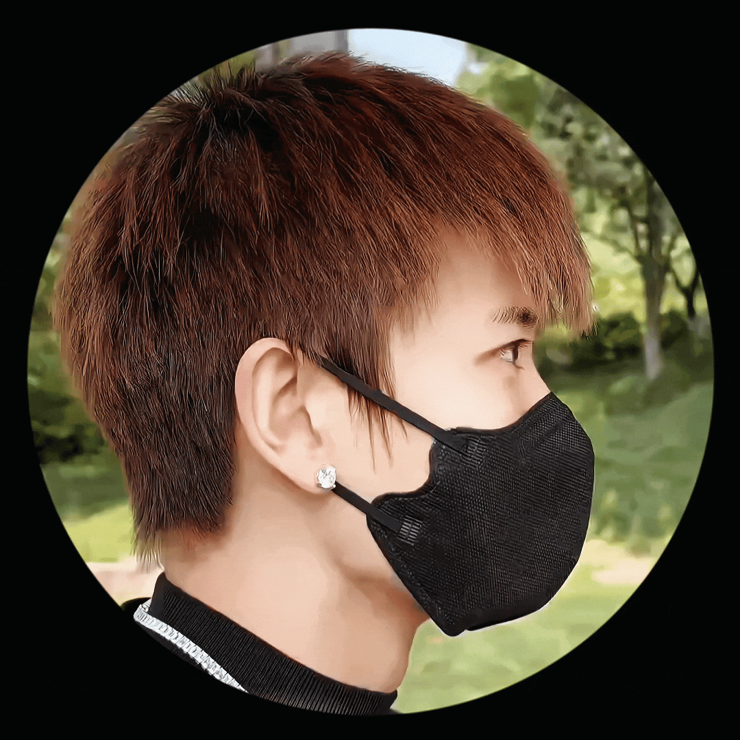 任嘉伦开着小卡通溜公园，
边开车边嗨歌，你倒像是个孩子，
完全不像大明星，
更让