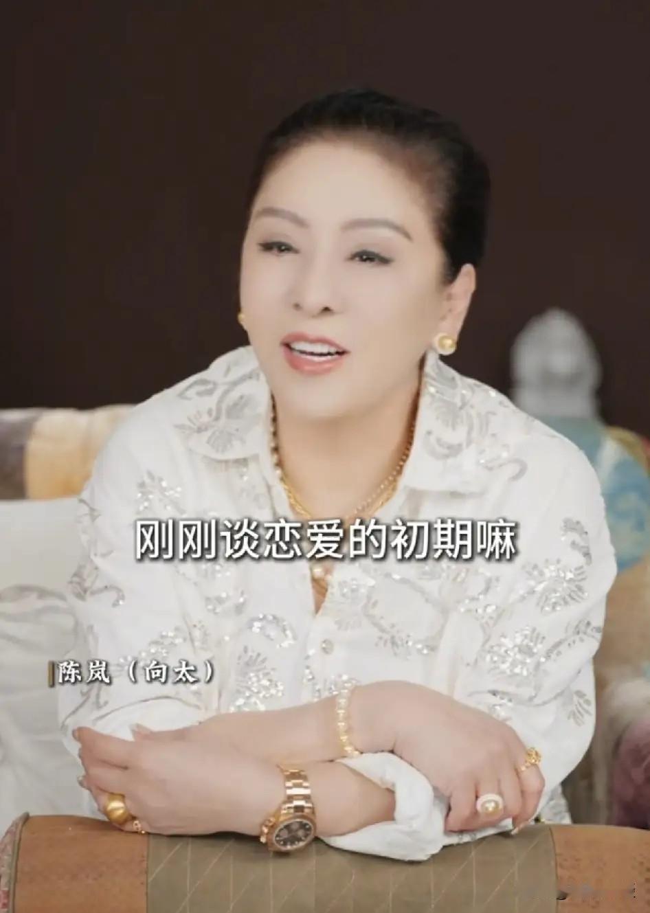 向太聊起和向华强刚恋爱的时光，坦言当初整整一周不愿出门，全是发自内心本能的亲近。