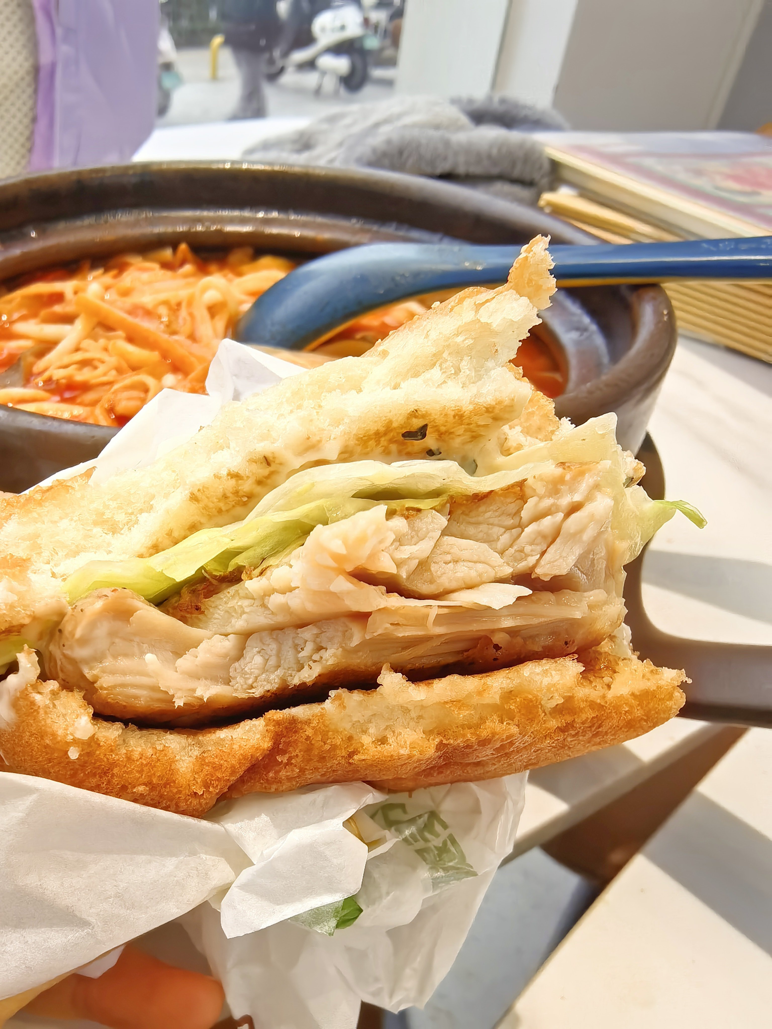 还是在镇江上学的时候最后一次吃的板烧鸡腿堡现在它在郑州身价已经高达24一个...