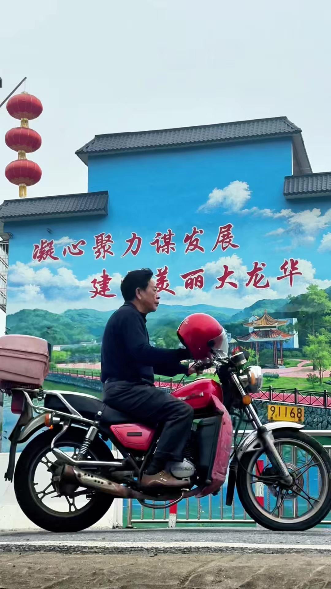 在大龙华镇，我找到了城市里缺失的松弛感。40元的旅店干净舒适，5元的肠粉带着烟火