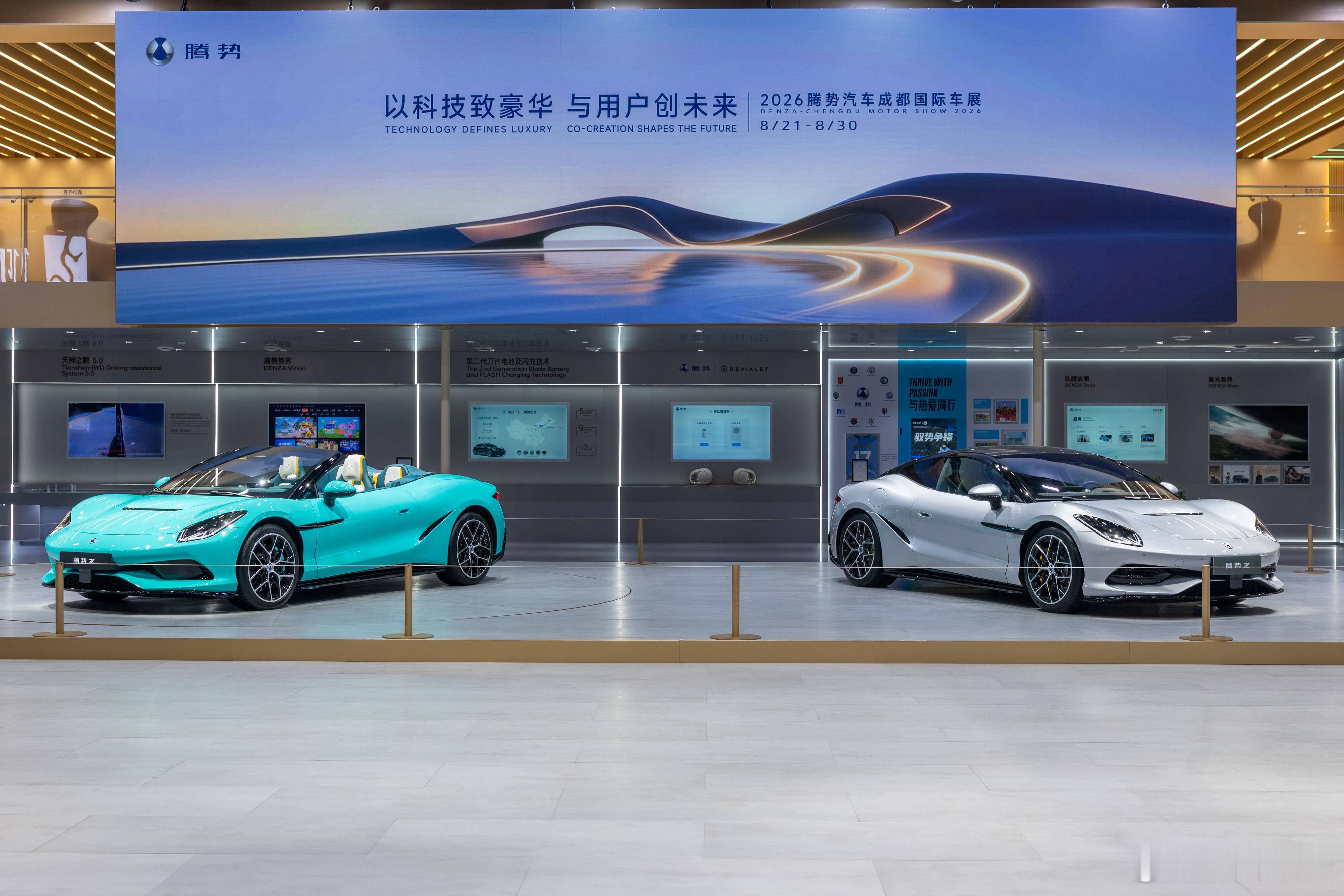 从赛道到日常，腾势Z双车引爆成都车展，解锁纯电超跑全能新形态继英国古德伍德全球首