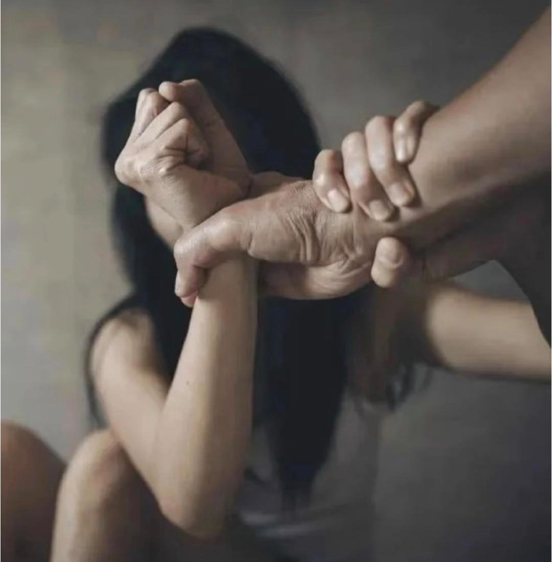 女性被强J后，意味着什么
第一时间报j，保护自己的安全
不要立刻洗澡漱口换衣服，