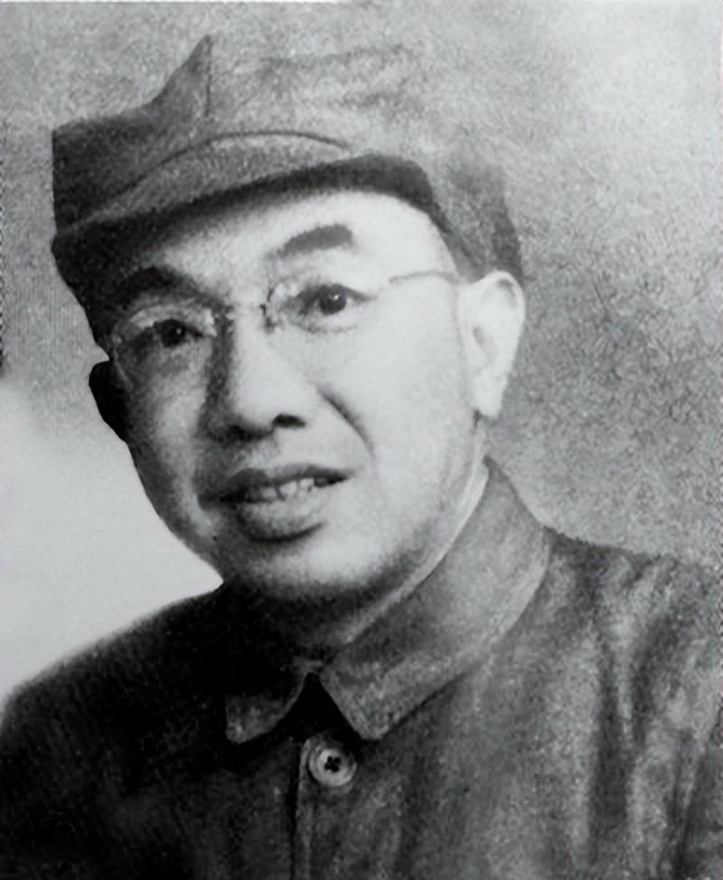 1943年，新四军七师政委曾希圣拉住黄克诚，偷偷对他说：“老黄，我老婆可能是特务
