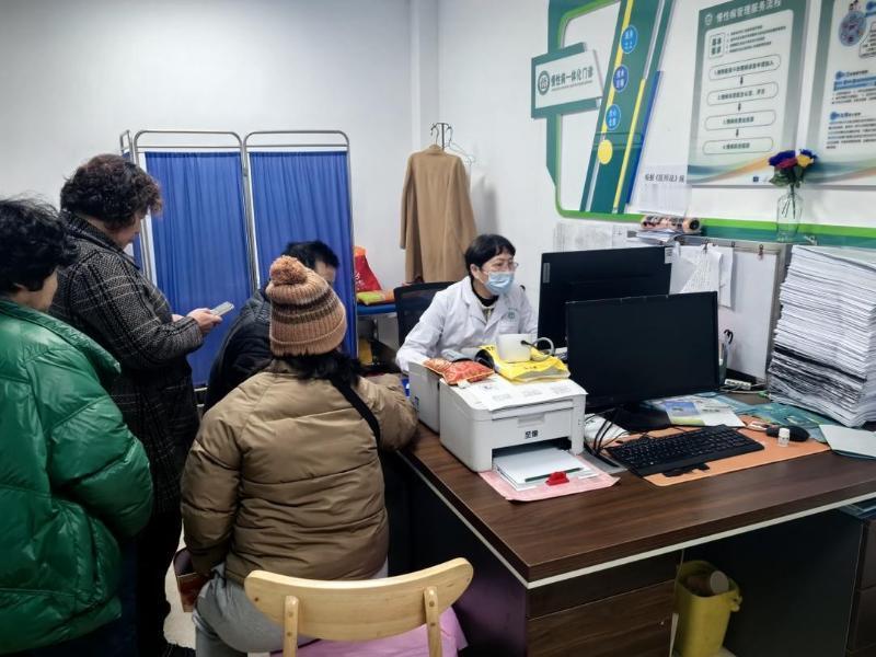 炸锅！
3.17慢病长处方最长12周，老人看病少跑断腿
国家三部门放大招，基层医