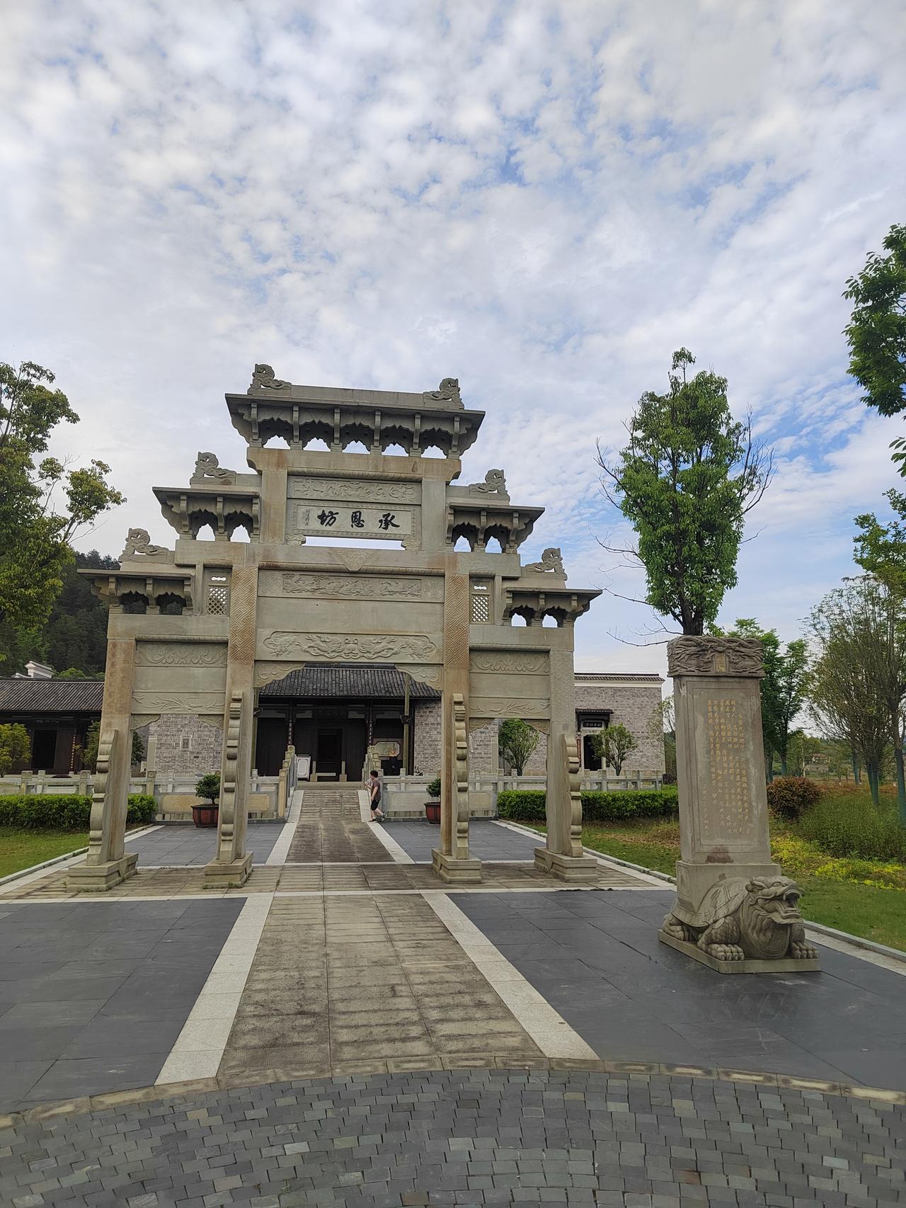 靖安北潦河的河谷小平地，很舒服的一种存在

在县城西部、北部的靖安山区，分布着一
