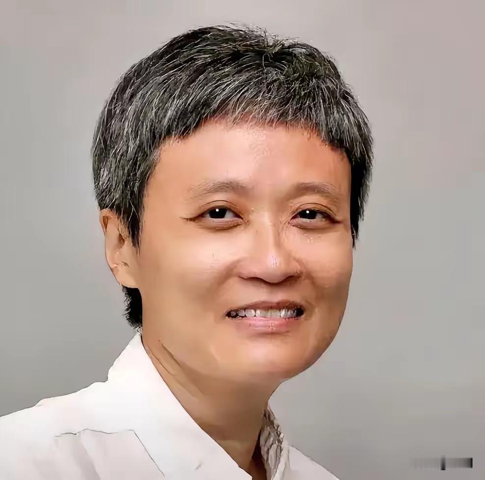 新加坡《联合早报》驻北京特派员沈泽玮先是在《联合早报》发文将电影《给阿嬷的情书》