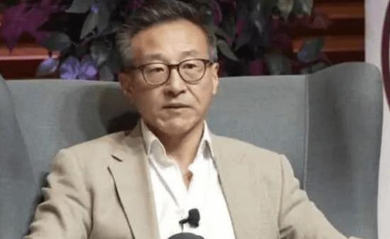 蔡崇信在一个论坛上很明确地说，AI不会取代CEO，这个岗位是“安全”的。他认为A