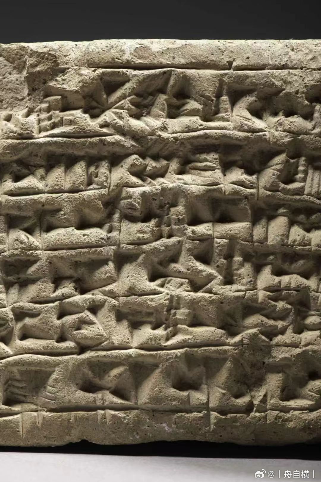 伊朗国家博物馆：3000年前的楔形文字砖这块珍贵的楔形文字砖出土于伊朗胡齐斯坦省