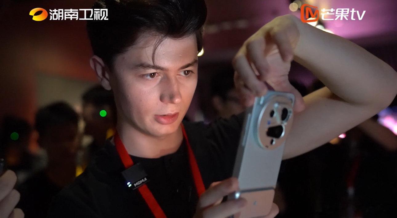 艾略特临摹隶书100分歌手2026一段长沙vlog，记录艾略特探索中华文化，临摹