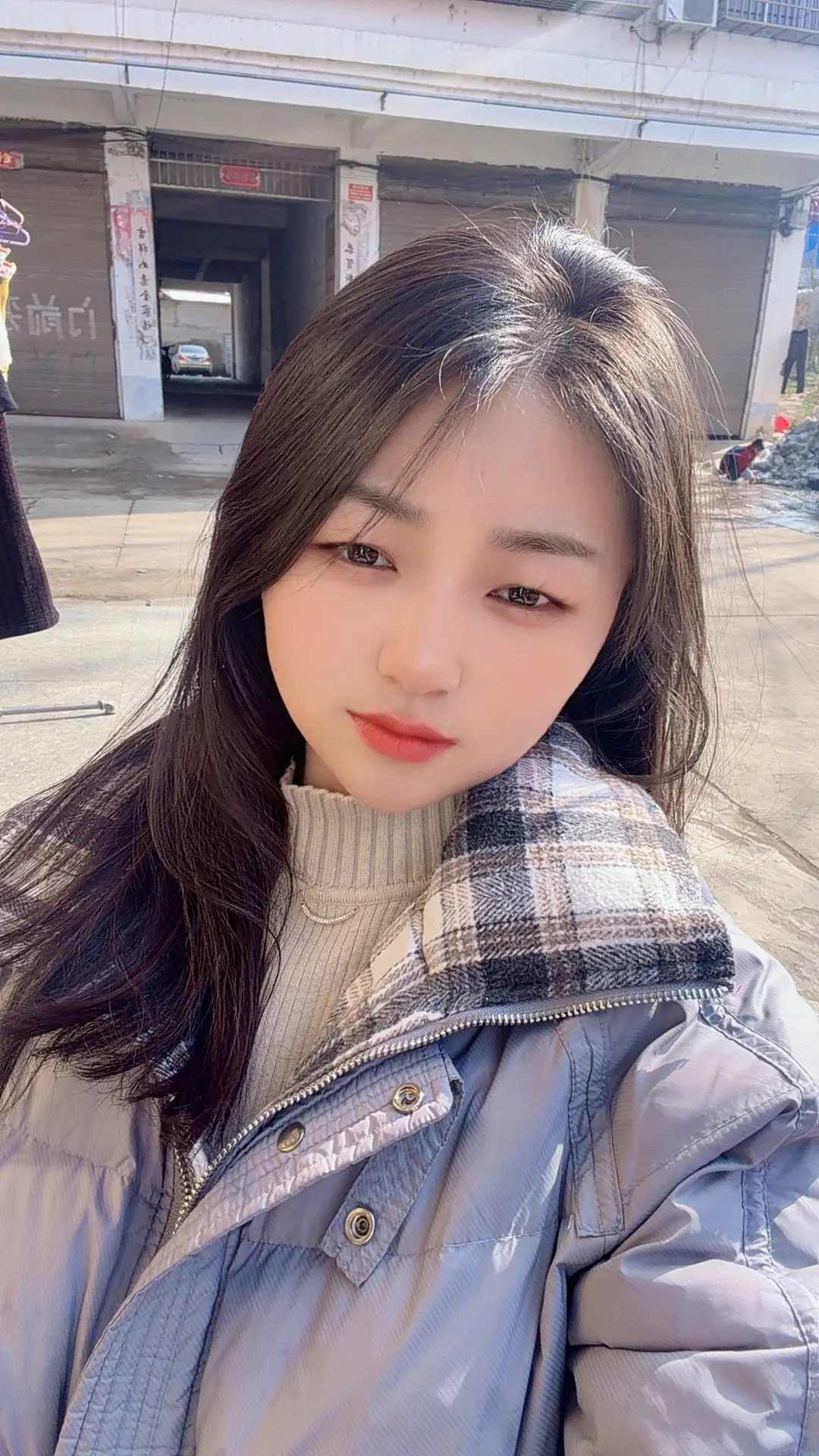 原来真正的释怀是连恨都没有了，再回过头看他，他真的很一般，只是我的爱给...