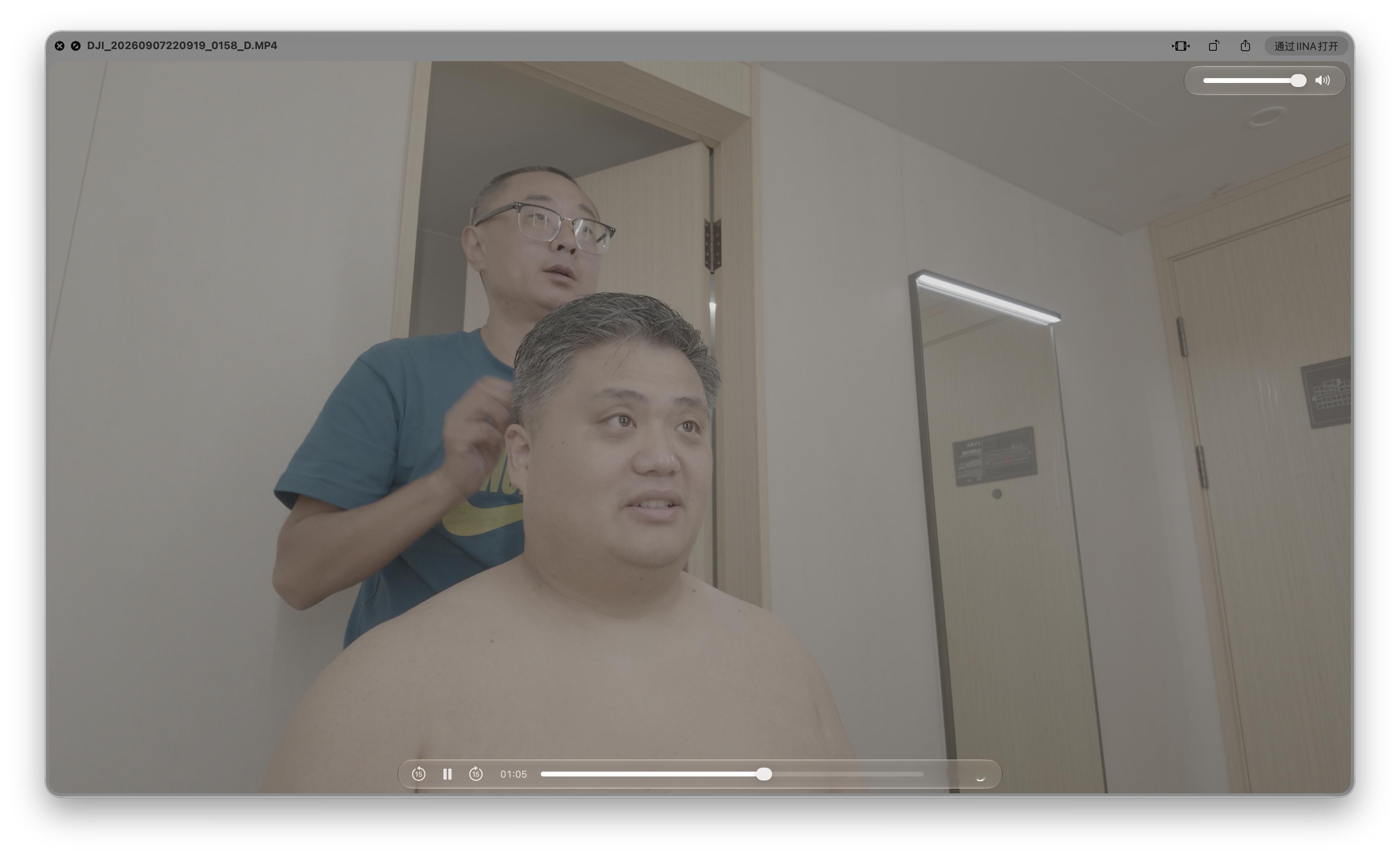 今天的小节目，皋哥剪头，说是剪个新发型，冲冲晦气！ ​​​