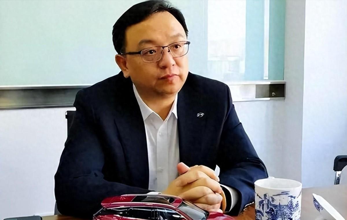 比亚迪总裁王传福嫂子卖掉嫁妆资助他读大学，成功后用心将嫂子当公主一样宠爱！
19