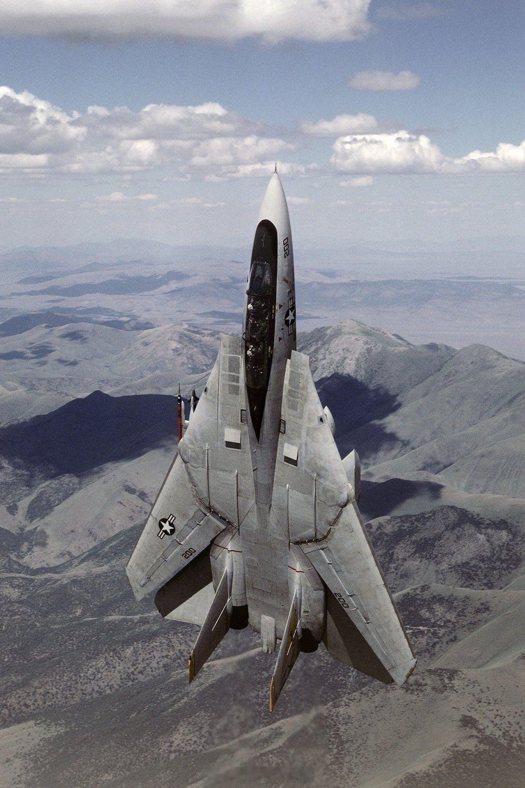 F-14雄猫是真好看，歼-16可以拍一个这种构图烽火问鼎计划 ​​​