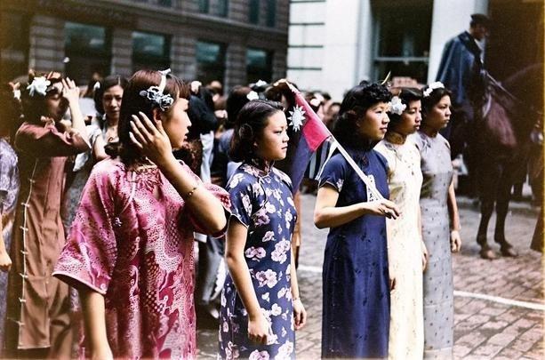 该组照片为1938年5月9日纽约华侨们为抗议日本侵略中国举行游行的真实...