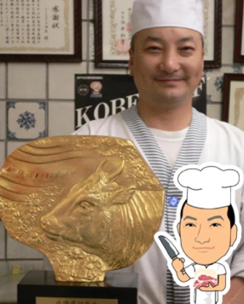 日本兵库县高砂市的老字号精肉店「旭屋」，推出了一款「极致神户牛可乐饼」（炸薯饼）