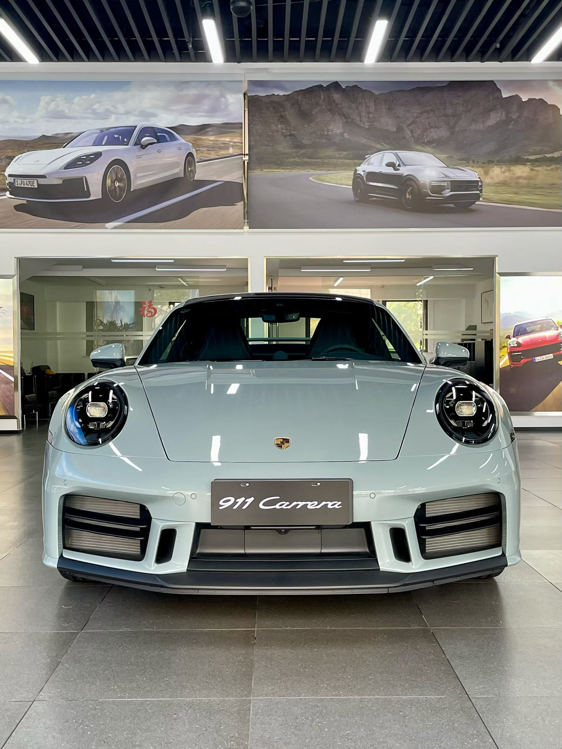 保时捷911Carrera暗影绿/深夜蓝 指导价1660200 元配置相当不错全