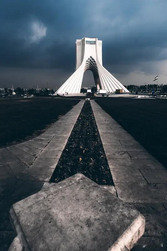 自立自强筑底盘，分散布局抗风险。