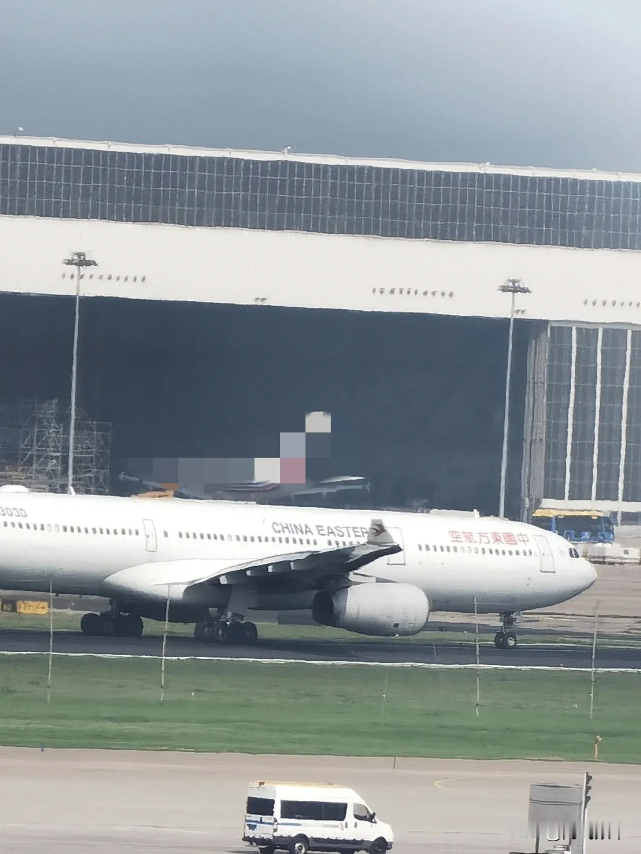 原来北京的首都机场还有东方航空，我一直以为东方航空都搬到大兴了，之前吭哧吭哧飞了