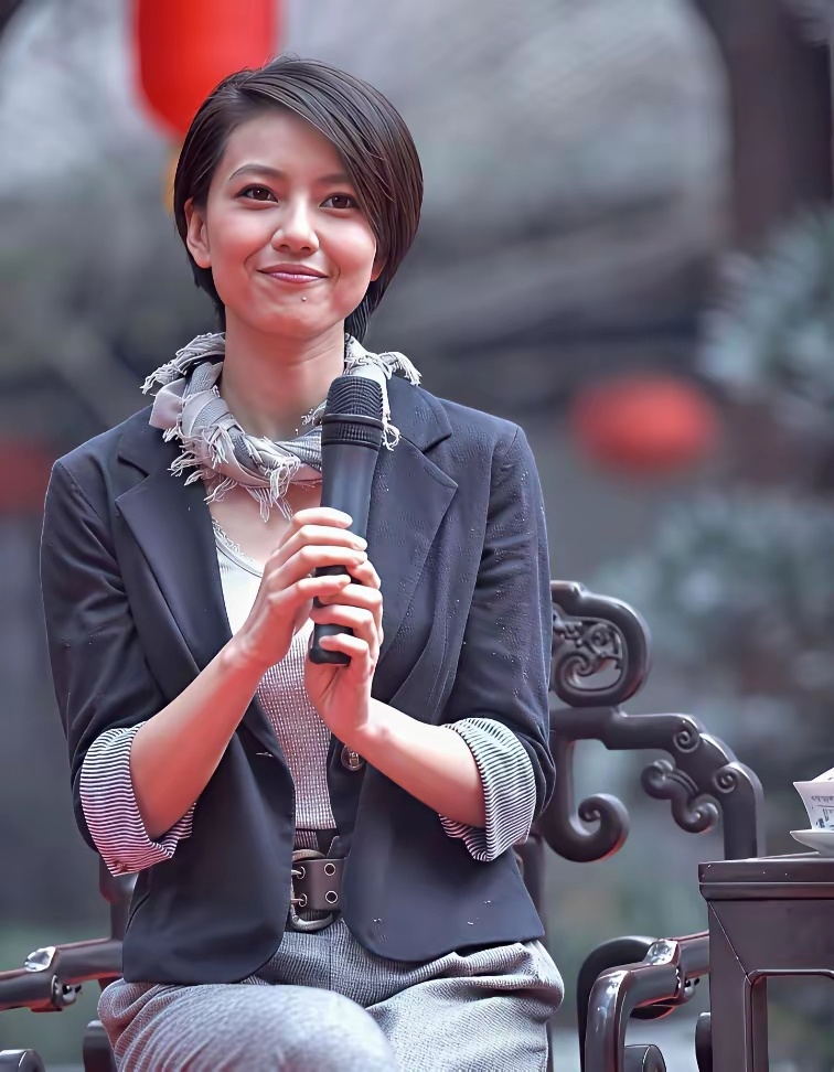 这到底是高圆圆还是梁咏琪？两人的长相在这一刻仿佛重叠了，这也太像了吧，傻傻分不清