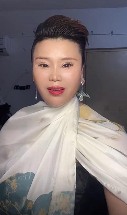 大新闻！万邦迷姐//翠霞 彻底退网，从今以后不再关联捆绑通讯录娱乐[手指比心]墓